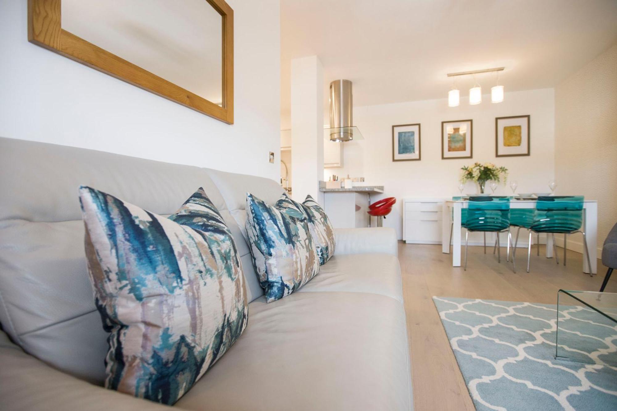 Urban Living'S ~ King Edward Luxury Apartments In The Heart Of Уиндзор Екстериор снимка