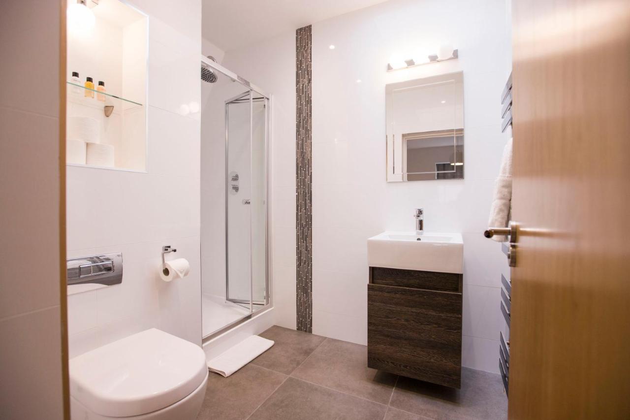 Urban Living'S ~ King Edward Luxury Apartments In The Heart Of Уиндзор Екстериор снимка