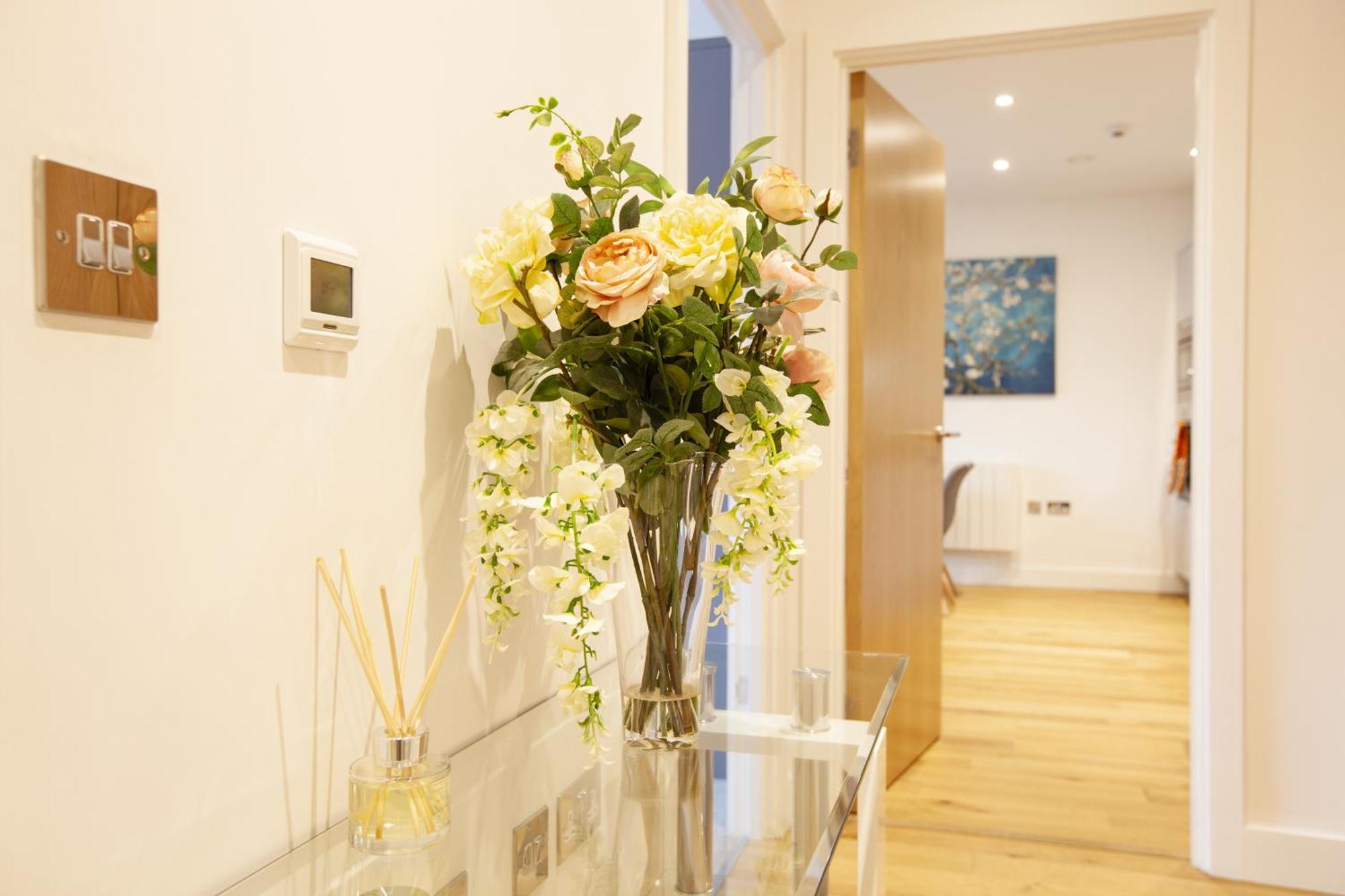 Urban Living'S ~ King Edward Luxury Apartments In The Heart Of Уиндзор Екстериор снимка