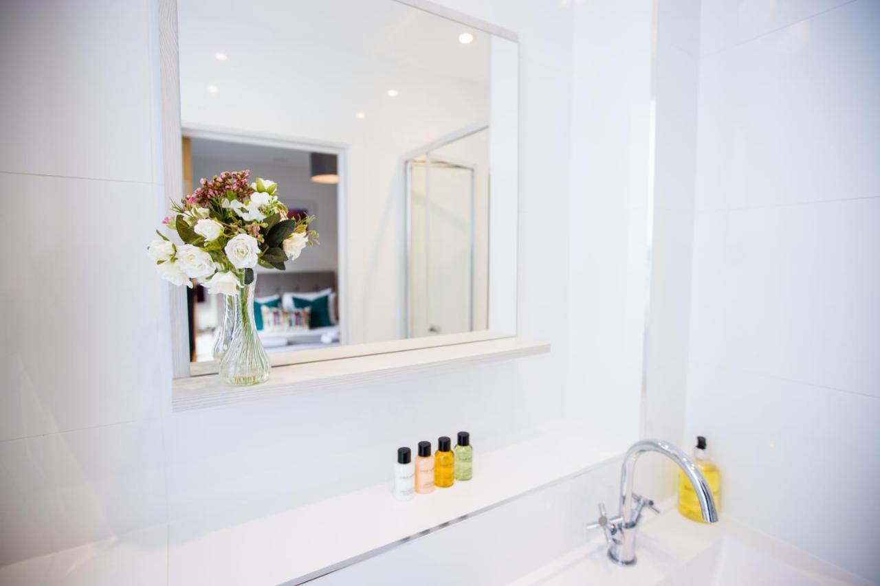 Urban Living'S ~ King Edward Luxury Apartments In The Heart Of Уиндзор Екстериор снимка